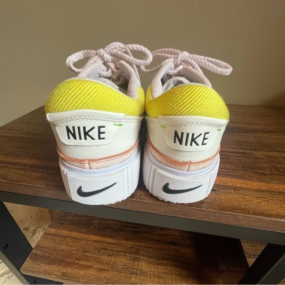 Women’s Nike Court Legacy Lift size 8.5